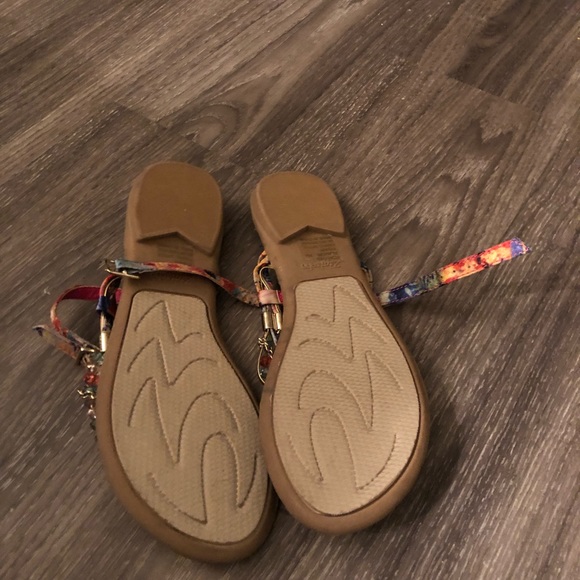 *SOLD* Sandals - Picture 2 of 2